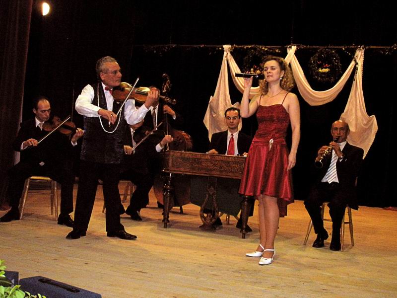 Zahorcsek Juhos Mária és Mezei Ernő zenekara