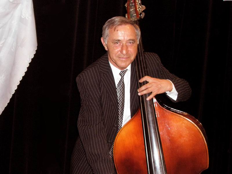 Ábrahám Elemér - nagybőgős